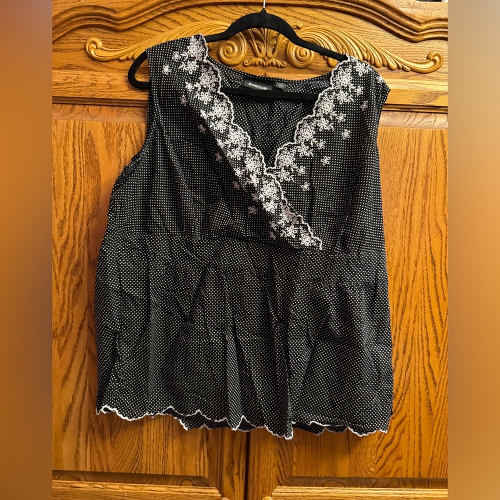 Woman’s 18/20 Sleeveless Top